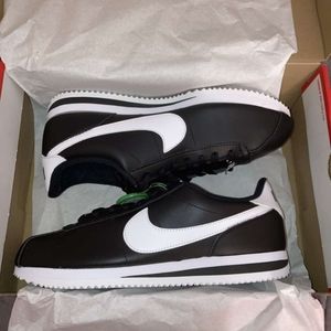 Leather Nike cortez, brand new sz 9.5 mens